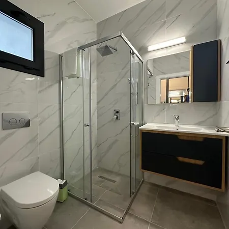 Caesar Clarus 33, Luxury 1-bedroom Lägenhet