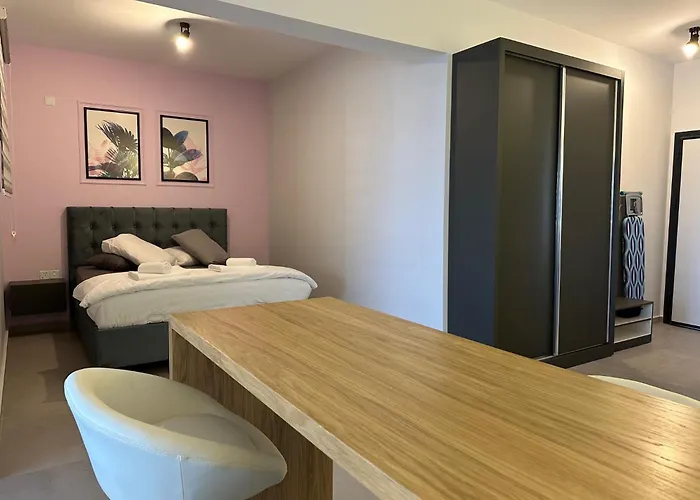 Caesar Clarus 33, Luxury 1-bedroom *